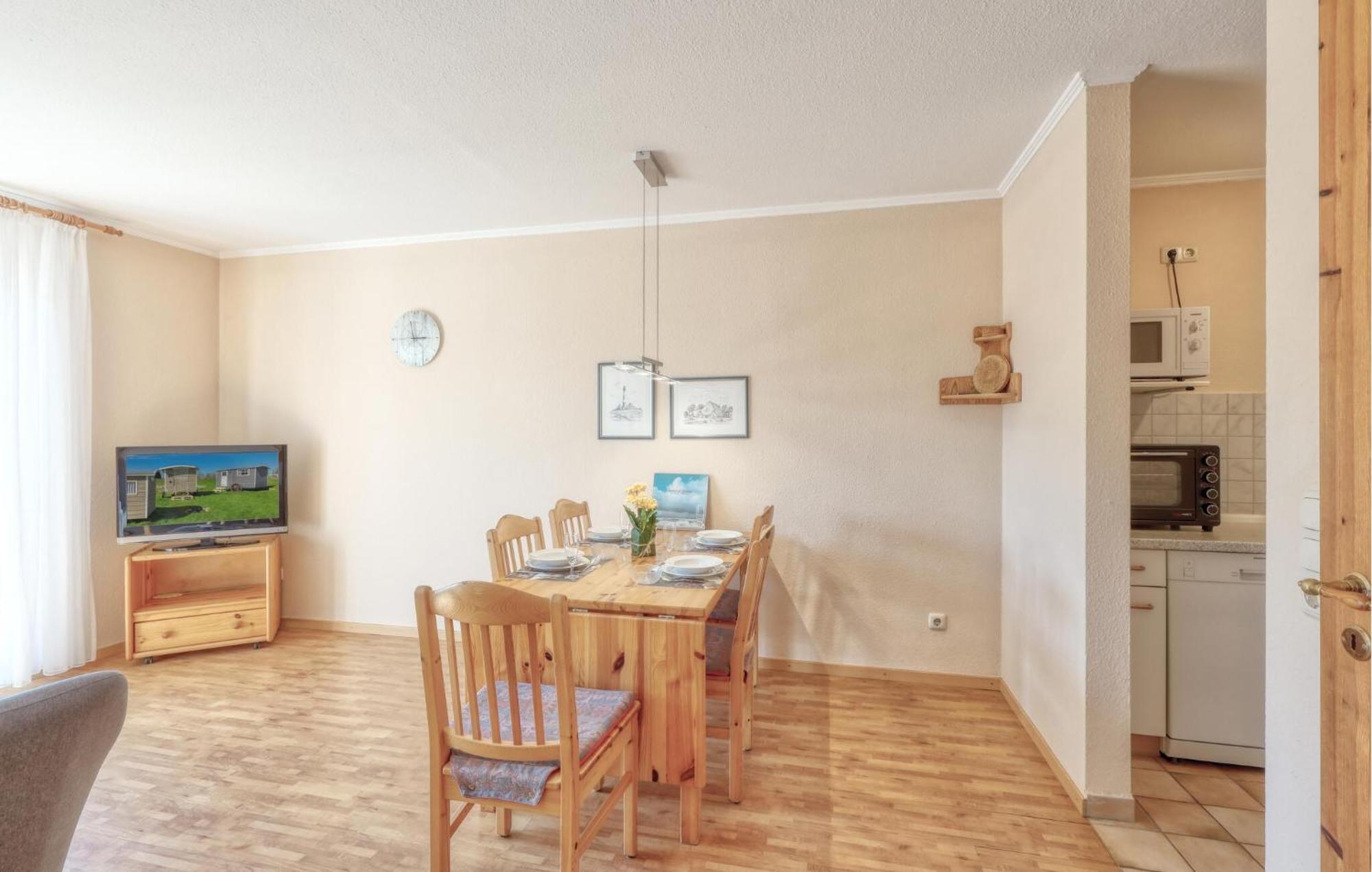 Nice Home In Toenning With Kitchen Bagian luar foto